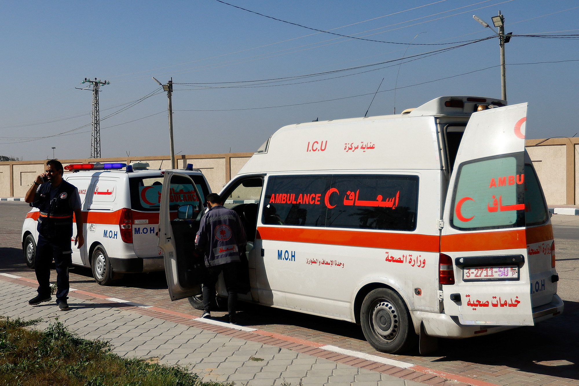 More than 600 foreign nationals, 15 wounded Palestinians leave Gaza for Egypt on Tuesday