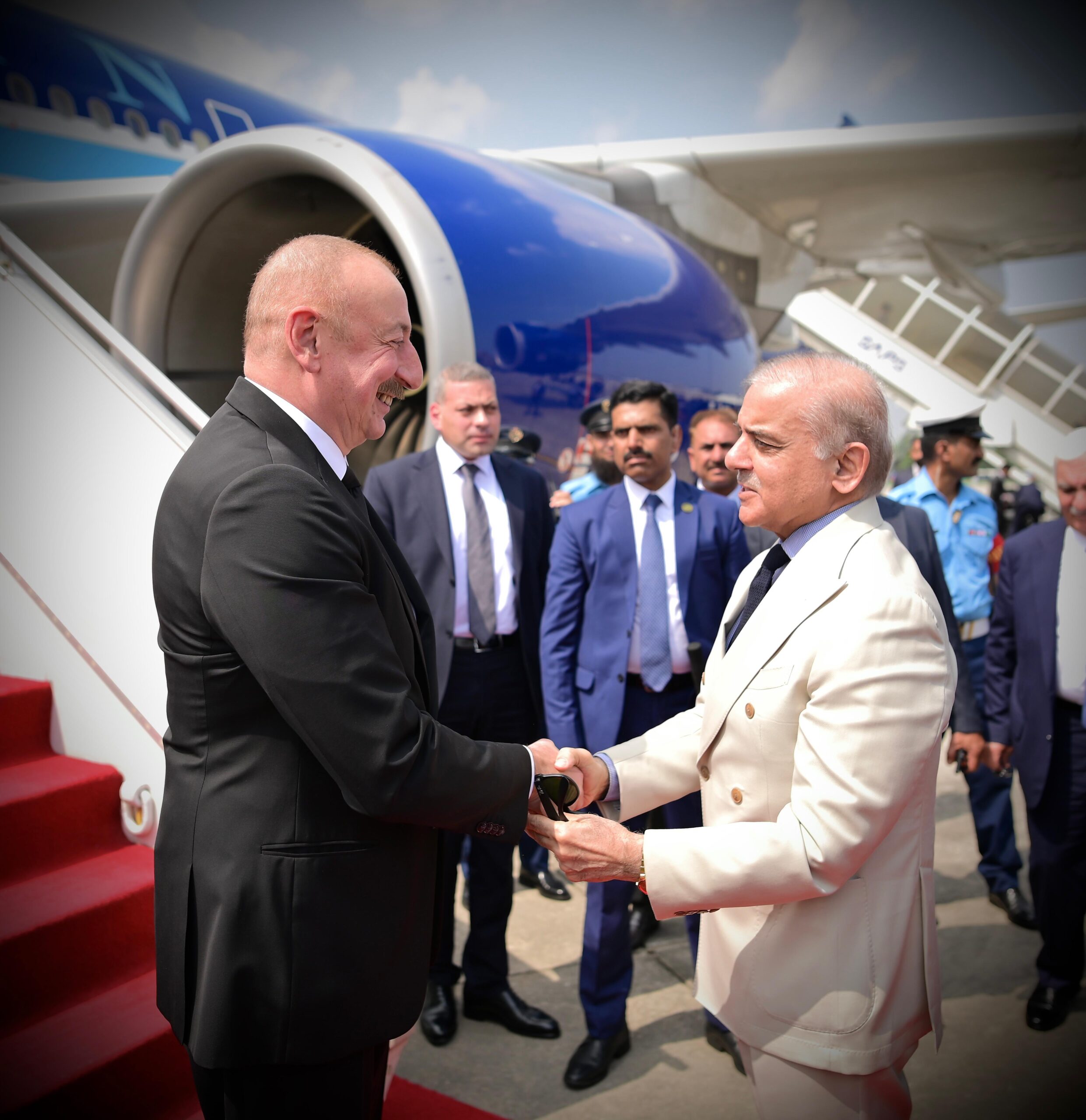 Azerbaijan's President Ilham Aliyev Given Warm Welcome and Guard of Honor in Islamabad