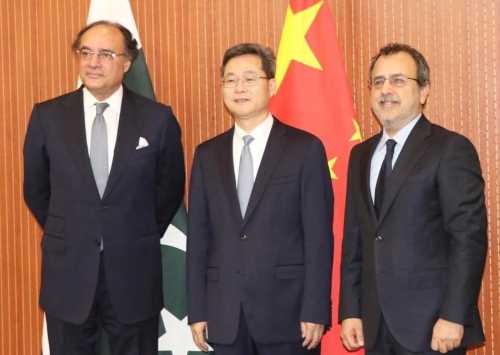 Pakistani Ministers Meet Finance Minister China and President of SINOSURE in Beijing