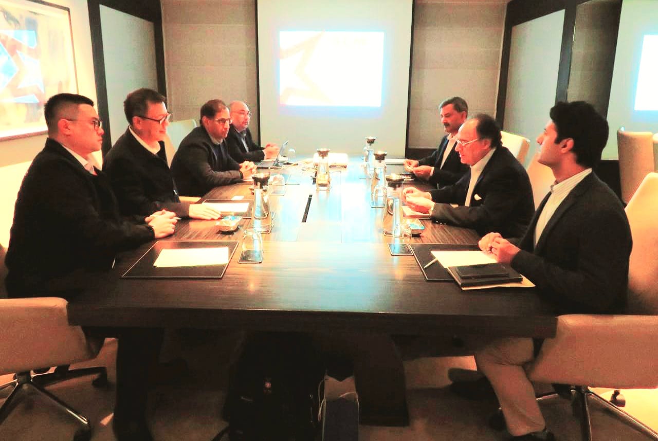 Finance Minister of Pakistan, Senator Muhammad Aurangzeb, Meets with Servis Long March Leadership on the Eve of the Asian Financial Forum