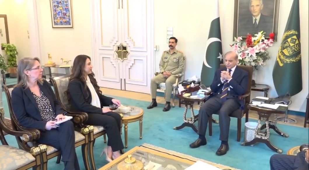 U.S. Chargé d'Affaires Natalie Baker Meets PM Shehbaz Sharif : Discusses Expanding U.S.-Pakistan Collaboration