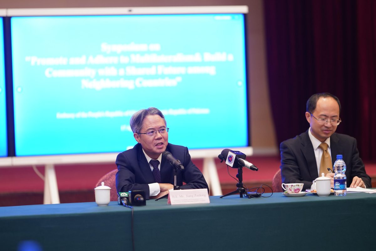 Chinese Ambassador Jiang Zaidong interacts with Pakistani Media