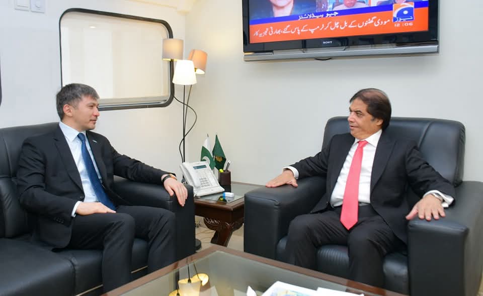 Ambassador Yerzhan Kistafen Meets Minister Hanif Abbasi to Boost Rail Connectivity